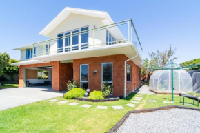 Comfortable Spacious Home, Close to Beach